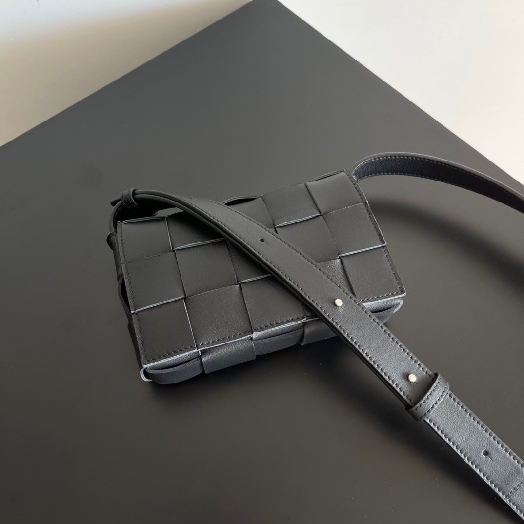 bo*te*ga Ve*ne*ta small cassette bag in black intrecciato lambskin