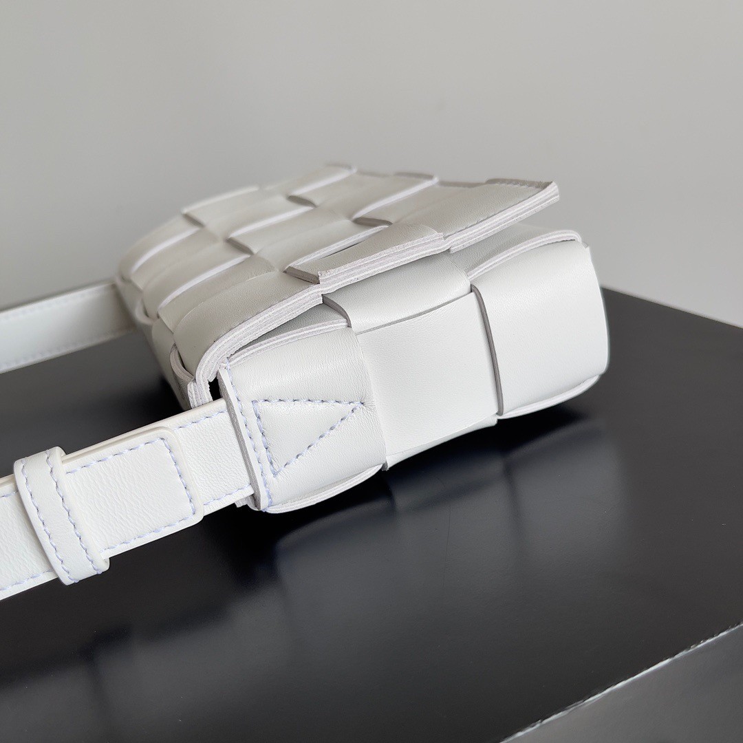 bo*te*ga Ve*ne*ta small cassette bag in white intrecciato lambskin