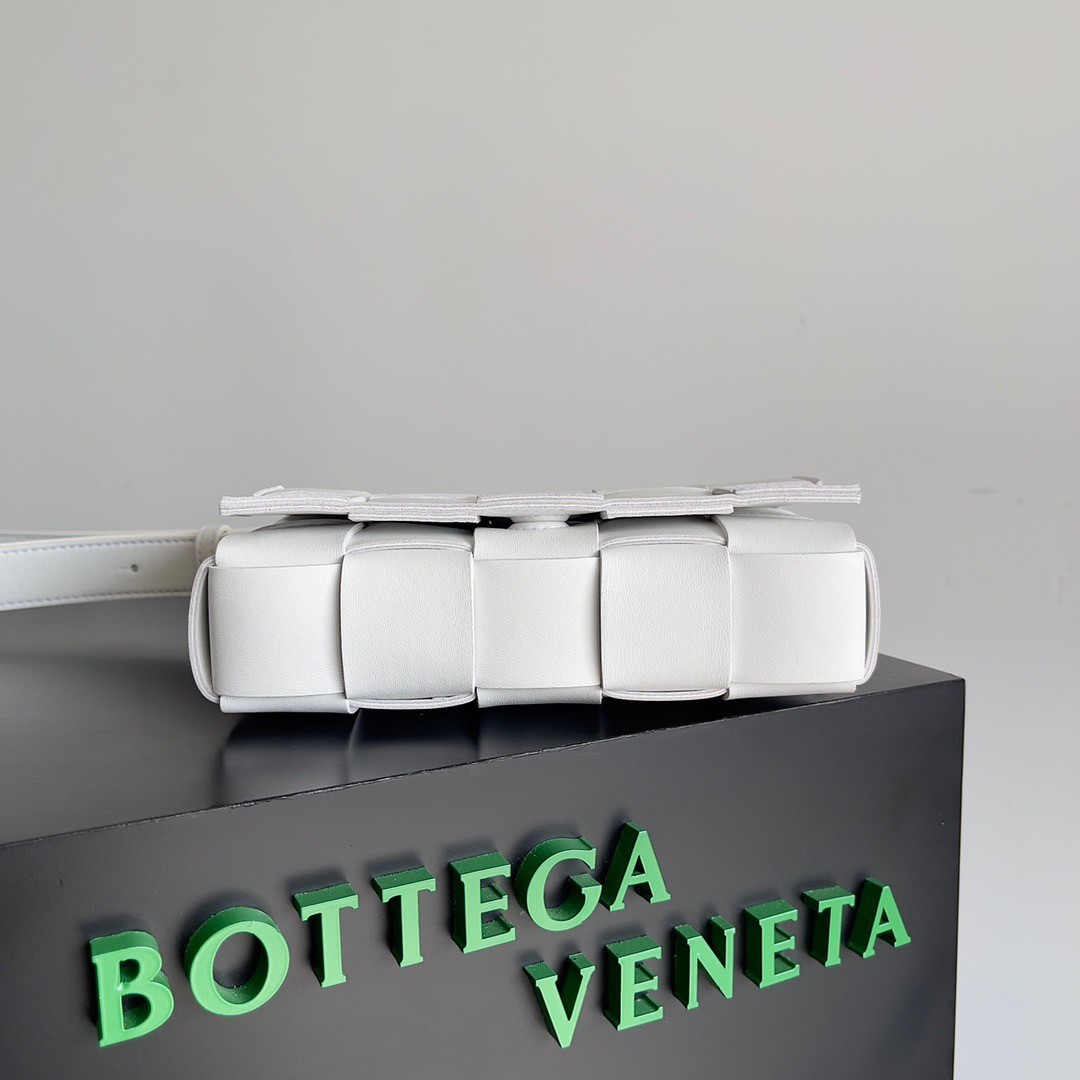 bo*te*ga Ve*ne*ta small cassette bag in white intrecciato lambskin
