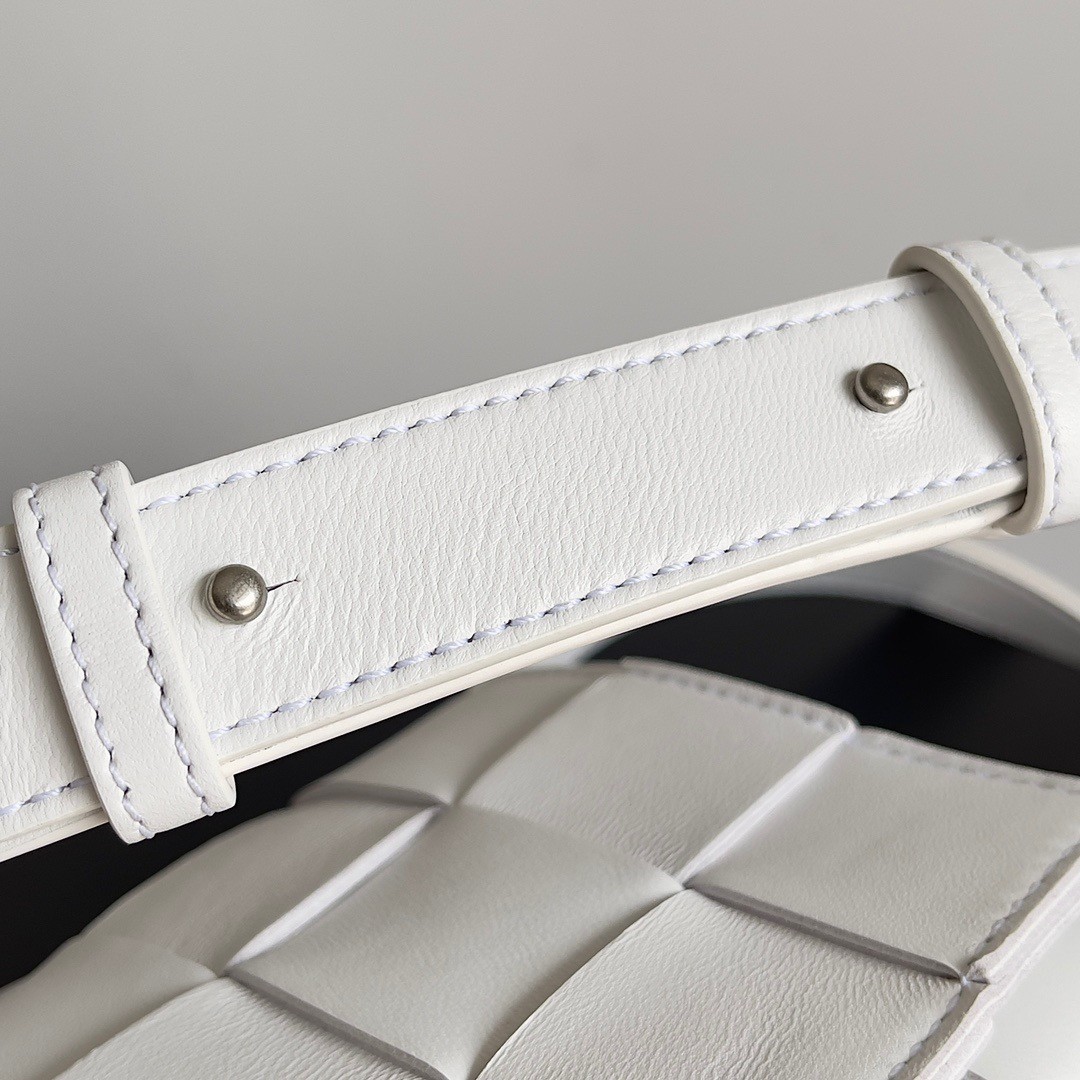 bo*te*ga Ve*ne*ta small cassette bag in white intrecciato lambskin