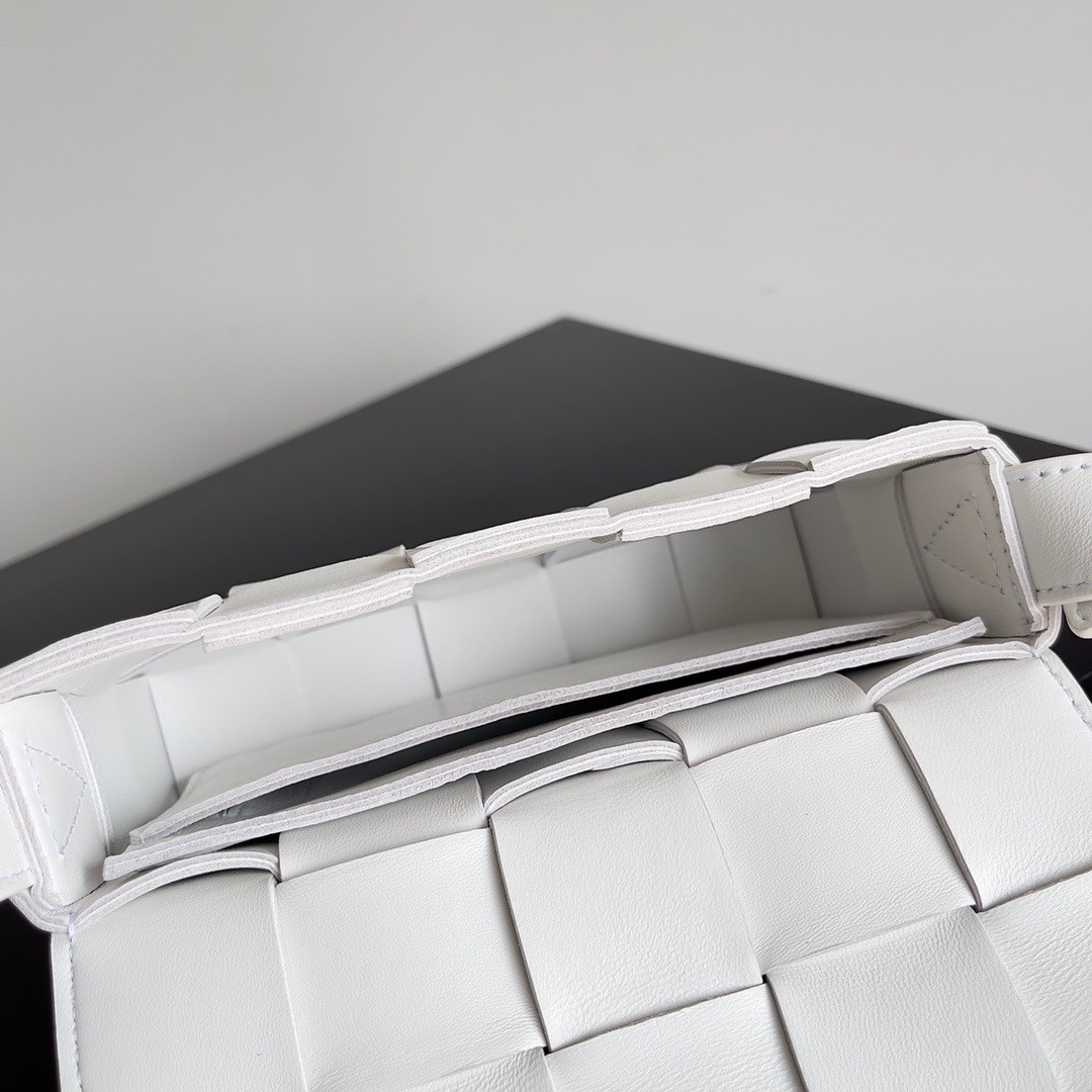 bo*te*ga Ve*ne*ta small cassette bag in white intrecciato lambskin