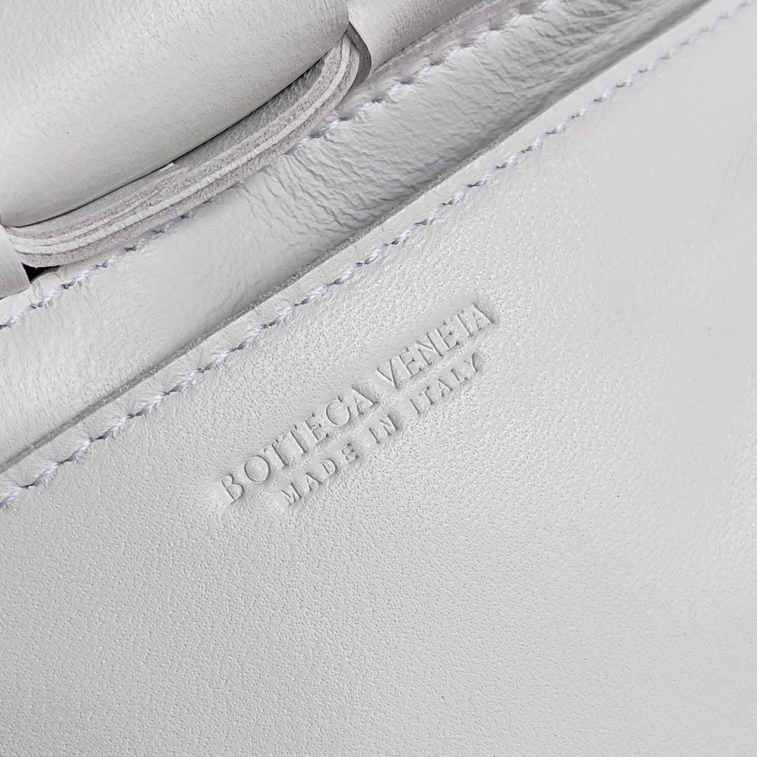 bo*te*ga Ve*ne*ta small cassette bag in white intrecciato lambskin
