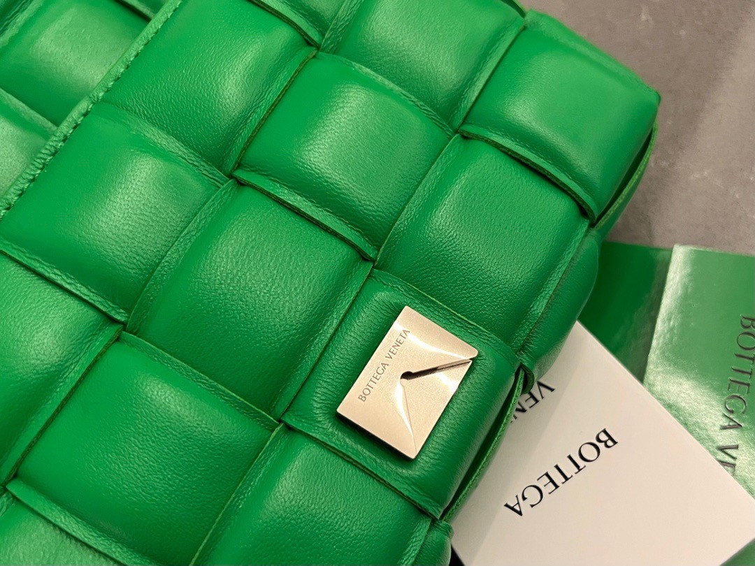bo*te*ga Ve*ne*ta small padded cassette bag in parakeet lambskin