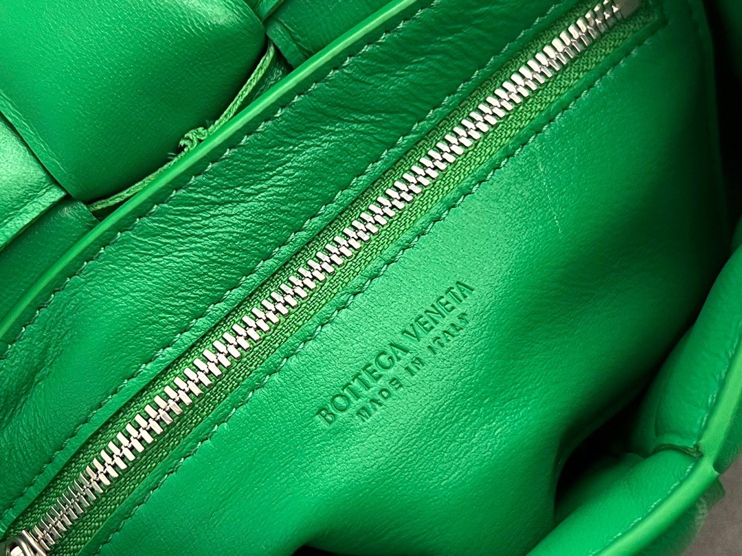 bo*te*ga Ve*ne*ta small padded cassette bag in parakeet lambskin