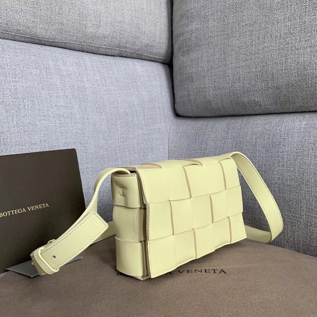 bo*te*ga Ve*ne*ta cassette bag in cream lambskin