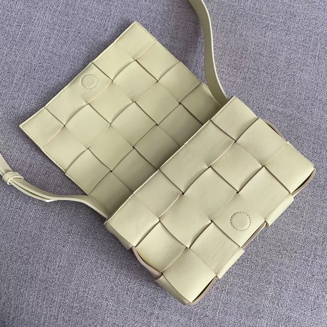 bo*te*ga Ve*ne*ta cassette bag in cream lambskin