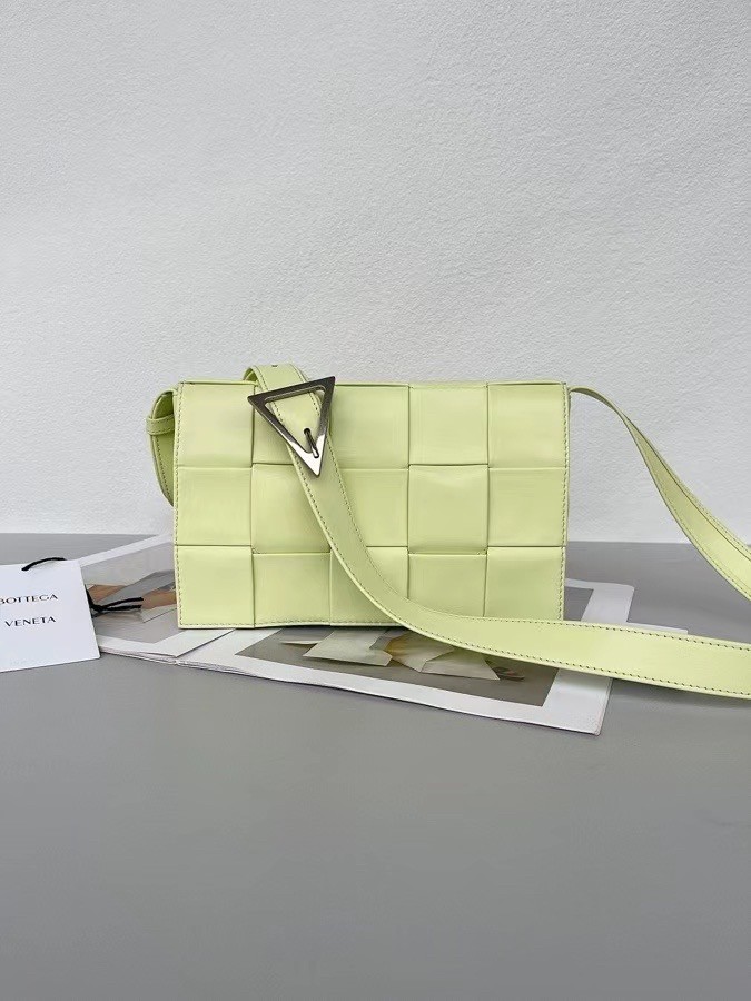 bo*te*ga Ve*ne*ta cassett bag in lemon wrinkled calfskin