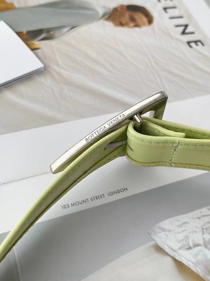 bo*te*ga Ve*ne*ta cassett bag in lemon wrinkled calfskin