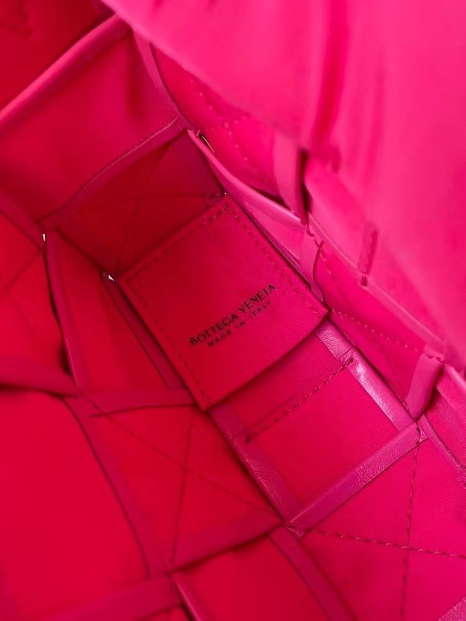 bo*te*ga Ve*ne*ta cassett bag in lollipop wrinkled calfskin