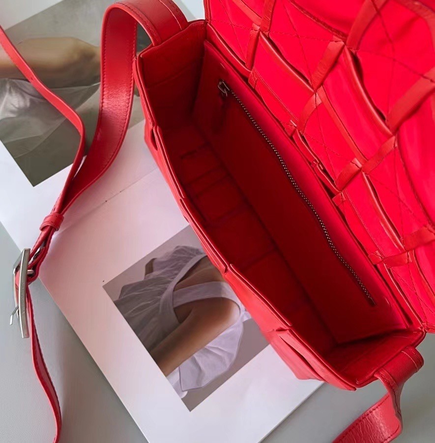 bo*te*ga Ve*ne*ta cassett bag in red wrinkled calfskin