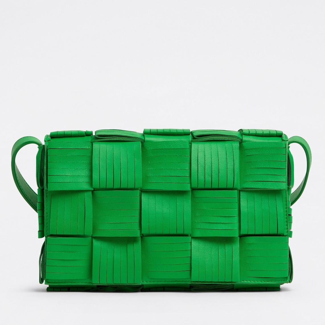 bo*te*ga Ve*ne*ta cassett fringed bag in parakeet lambskin