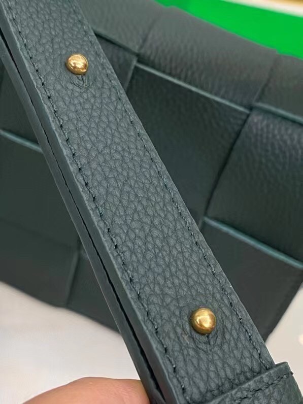 bo*te*ga Ve*ne*ta cassette bag in green grained leather