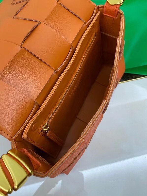 bo*te*ga Ve*ne*ta cassette bag in maple grained leather