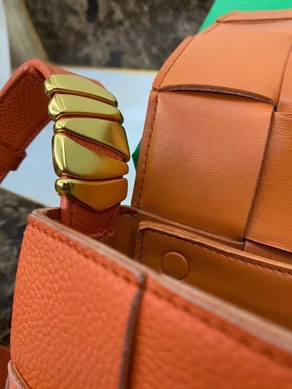 bo*te*ga Ve*ne*ta cassette bag in maple grained leather