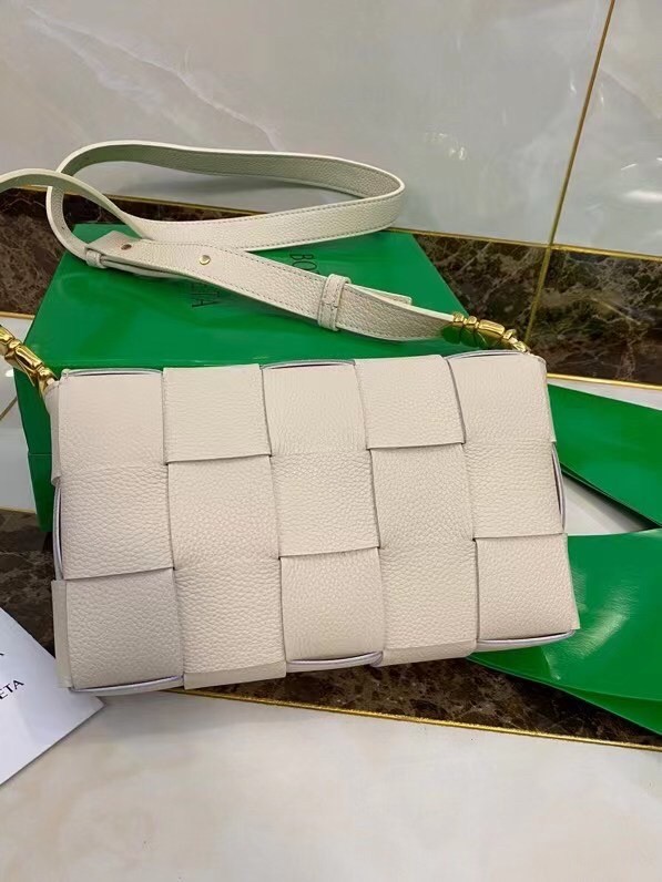 bo*te*ga Ve*ne*ta cassette bag in white grained leather