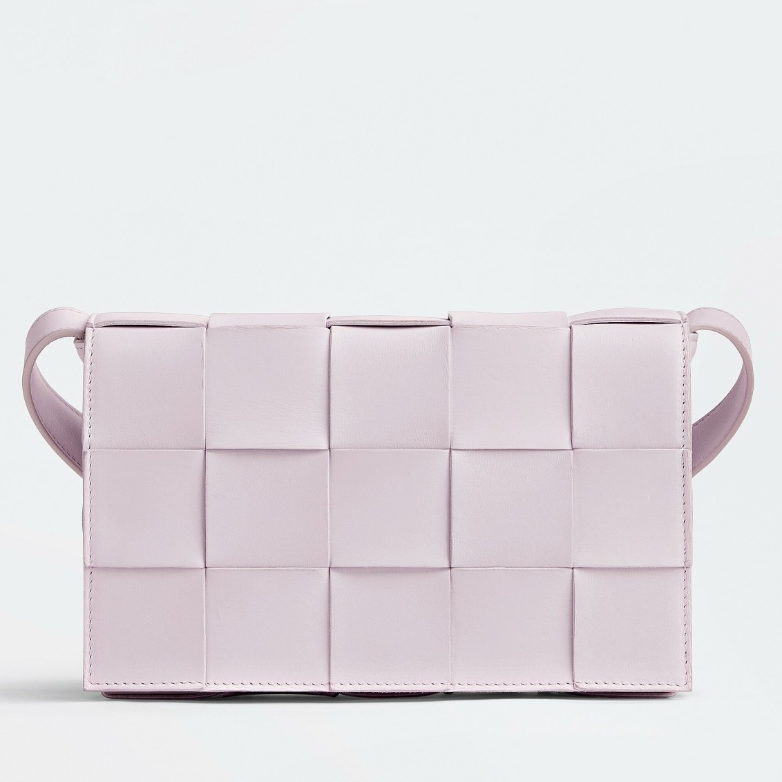 bo*te*ga Ve*ne*ta cassett bag in bliss washed intrecciato lambskin