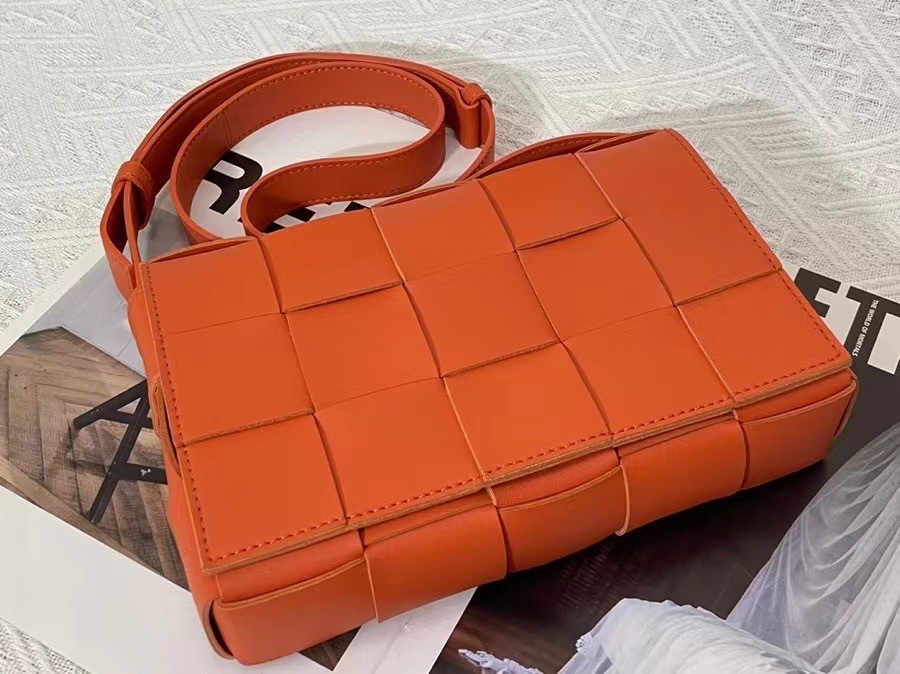 bo*te*ga Ve*ne*ta cassett bag in orange intrecciato lambskin