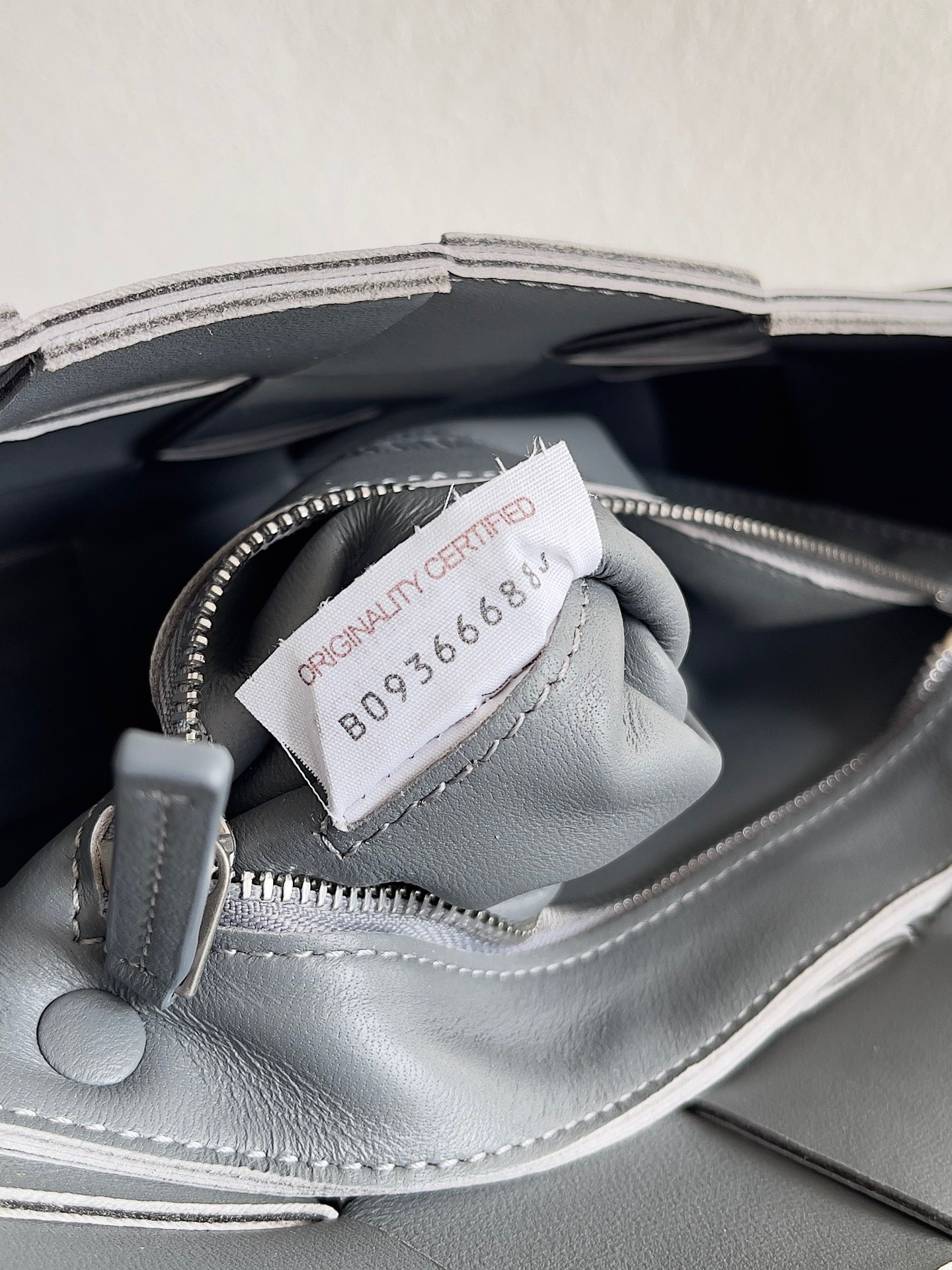 bo*te*ga Ve*ne*ta cassett bag in thunder intrecciato lambskin