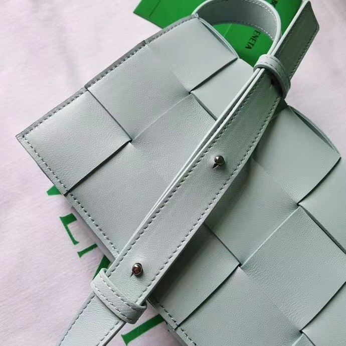 bo*te*ga Ve*ne*ta cassett bag in teal washed intrecciato lambskin