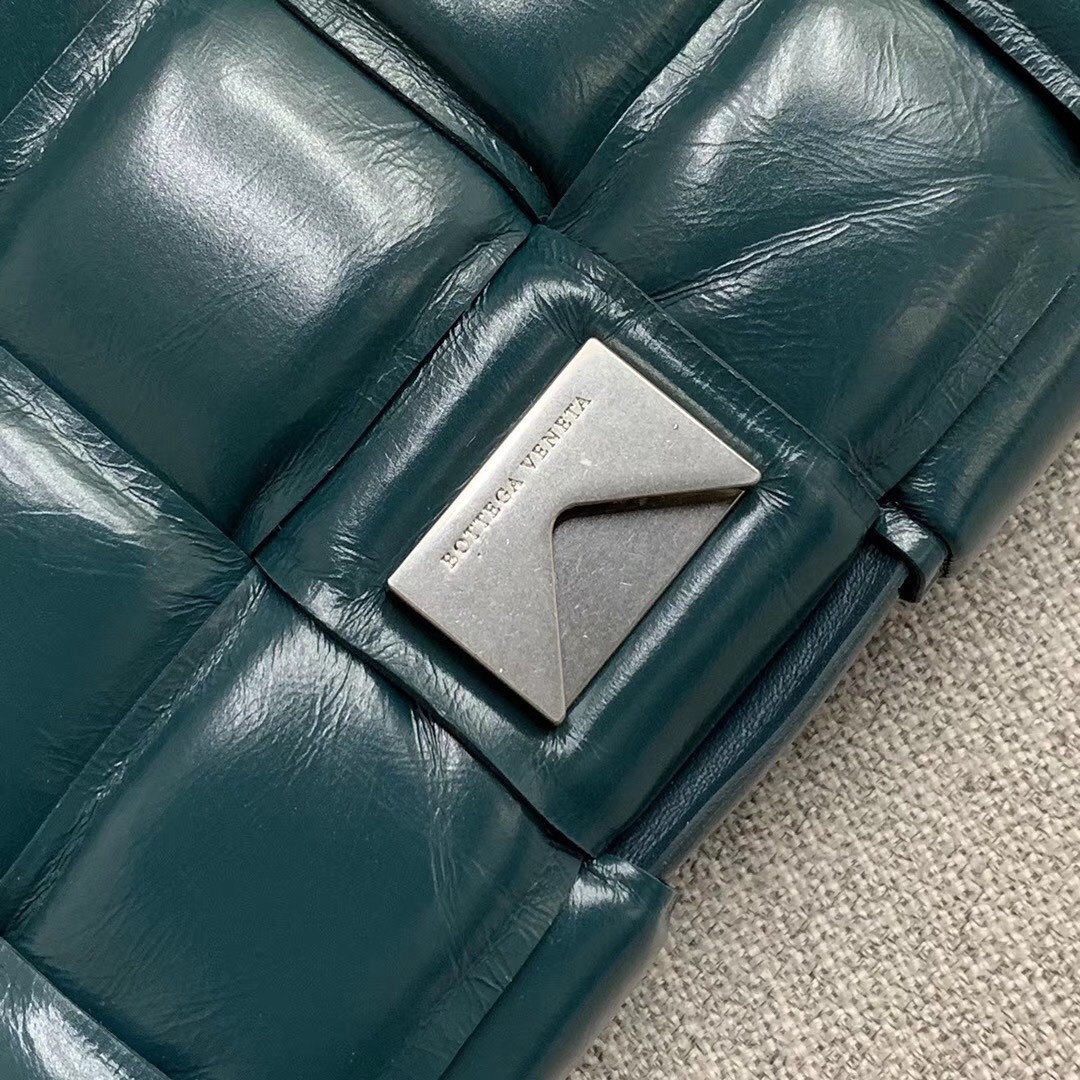 bo*te*ga Ve*ne*ta padded cassette bag in green calfskin