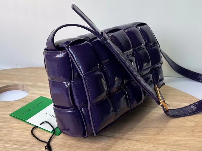 bo*te*ga Ve*ne*ta padded cassette bag in raisin deerskin