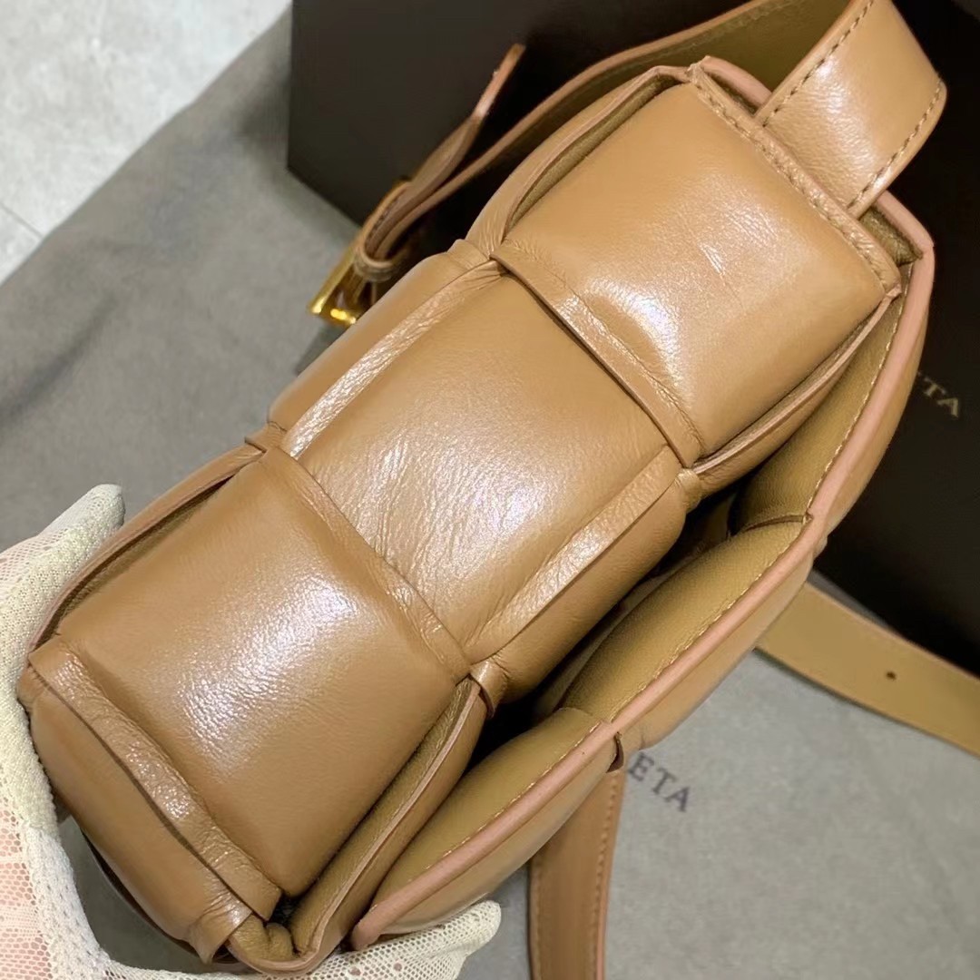 bo*te*ga Ve*ne*ta padded cassette bag in caramel lambskin