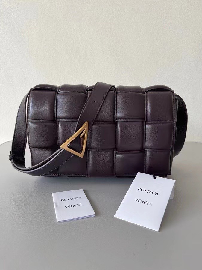 bo*te*ga Ve*ne*ta padded cassette bag in fondant lambskin
