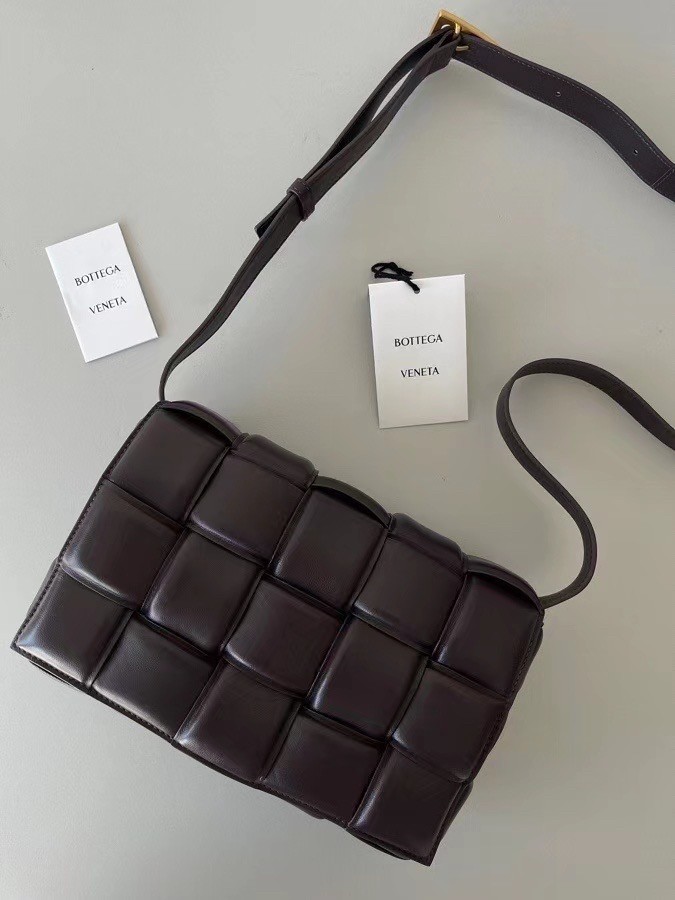 bo*te*ga Ve*ne*ta padded cassette bag in fondant lambskin