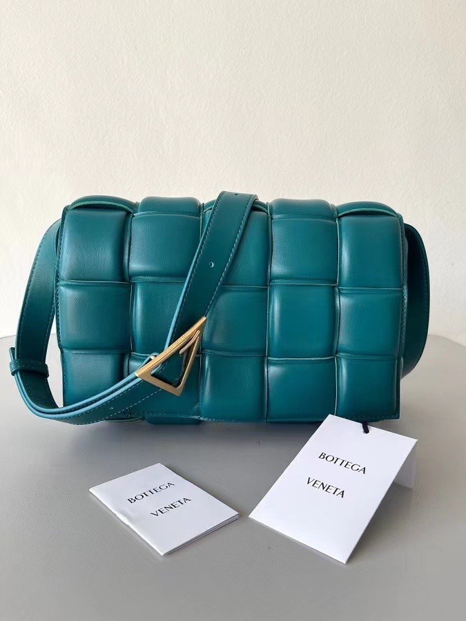 bo*te*ga Ve*ne*ta padded cassette bag in mallard lambskin