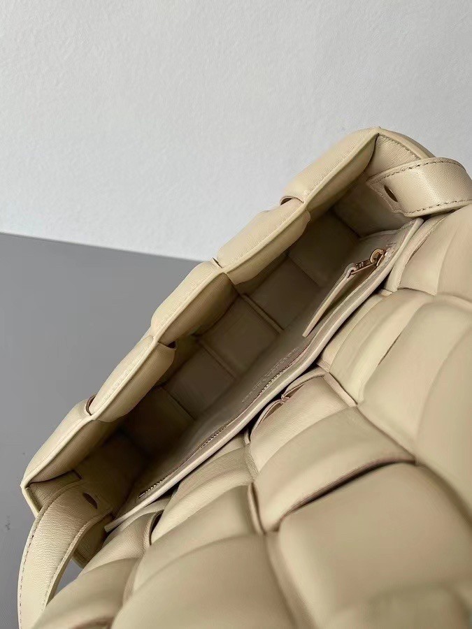bo*te*ga Ve*ne*ta padded cassette bag in porridge lambskin