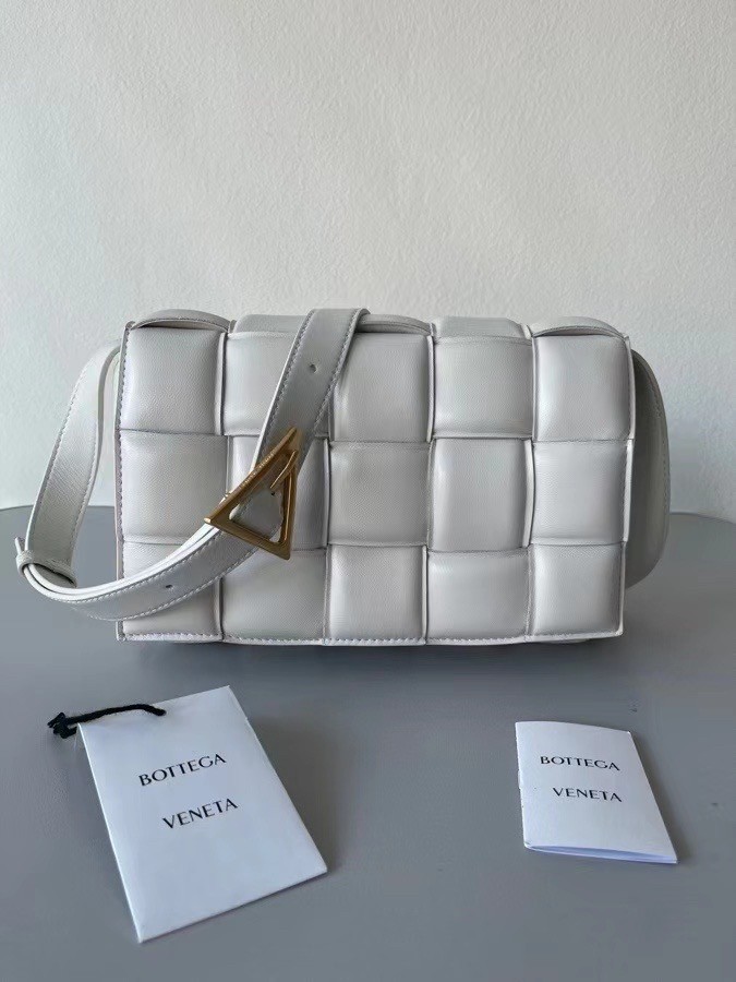 bo*te*ga Ve*ne*ta padded cassette bag in white lambskin