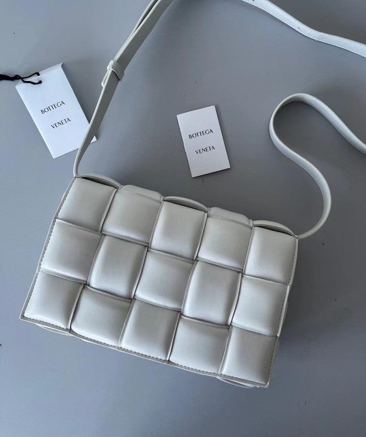 bo*te*ga Ve*ne*ta padded cassette bag in white lambskin