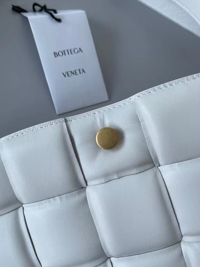 bo*te*ga Ve*ne*ta padded cassette bag in white lambskin