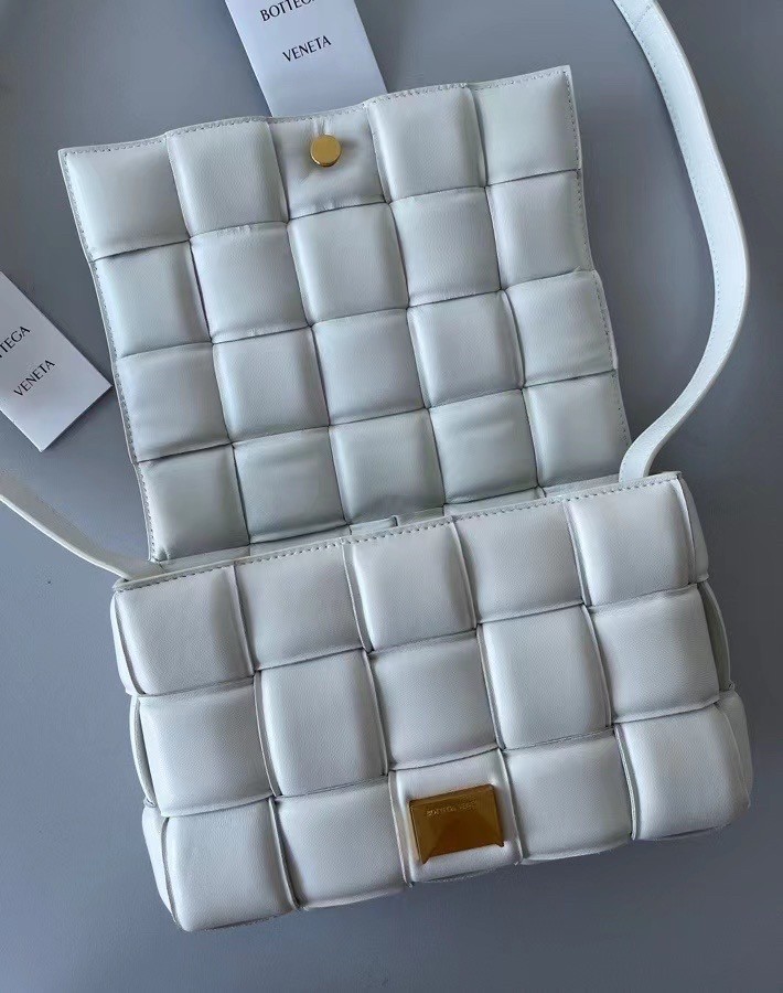 bo*te*ga Ve*ne*ta padded cassette bag in white lambskin