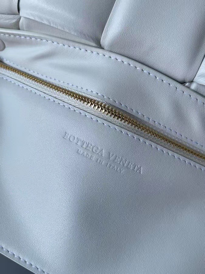 bo*te*ga Ve*ne*ta padded cassette bag in white lambskin
