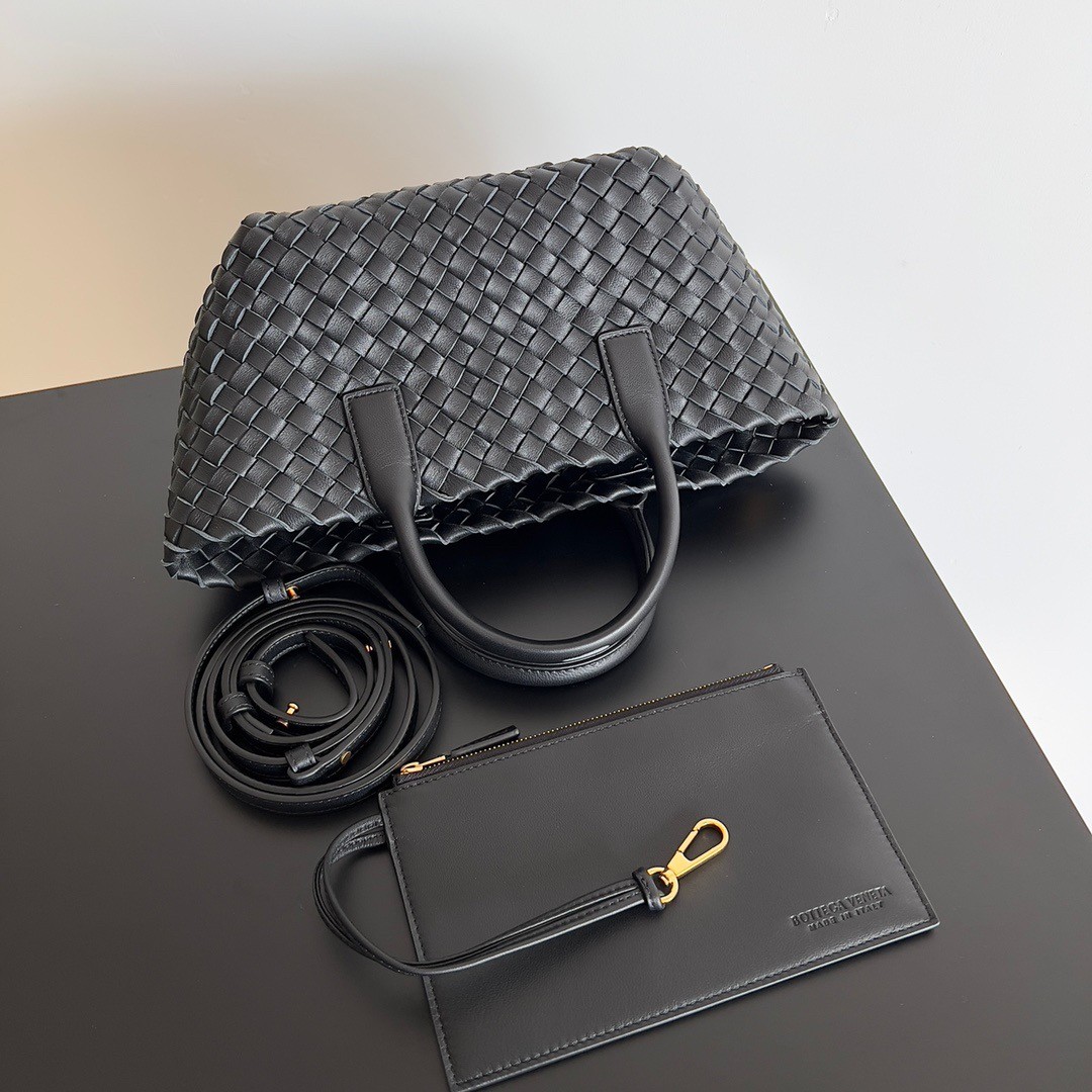 bo*te*ga Ve*ne*ta mini cabat bag in black intrecciato lambskin