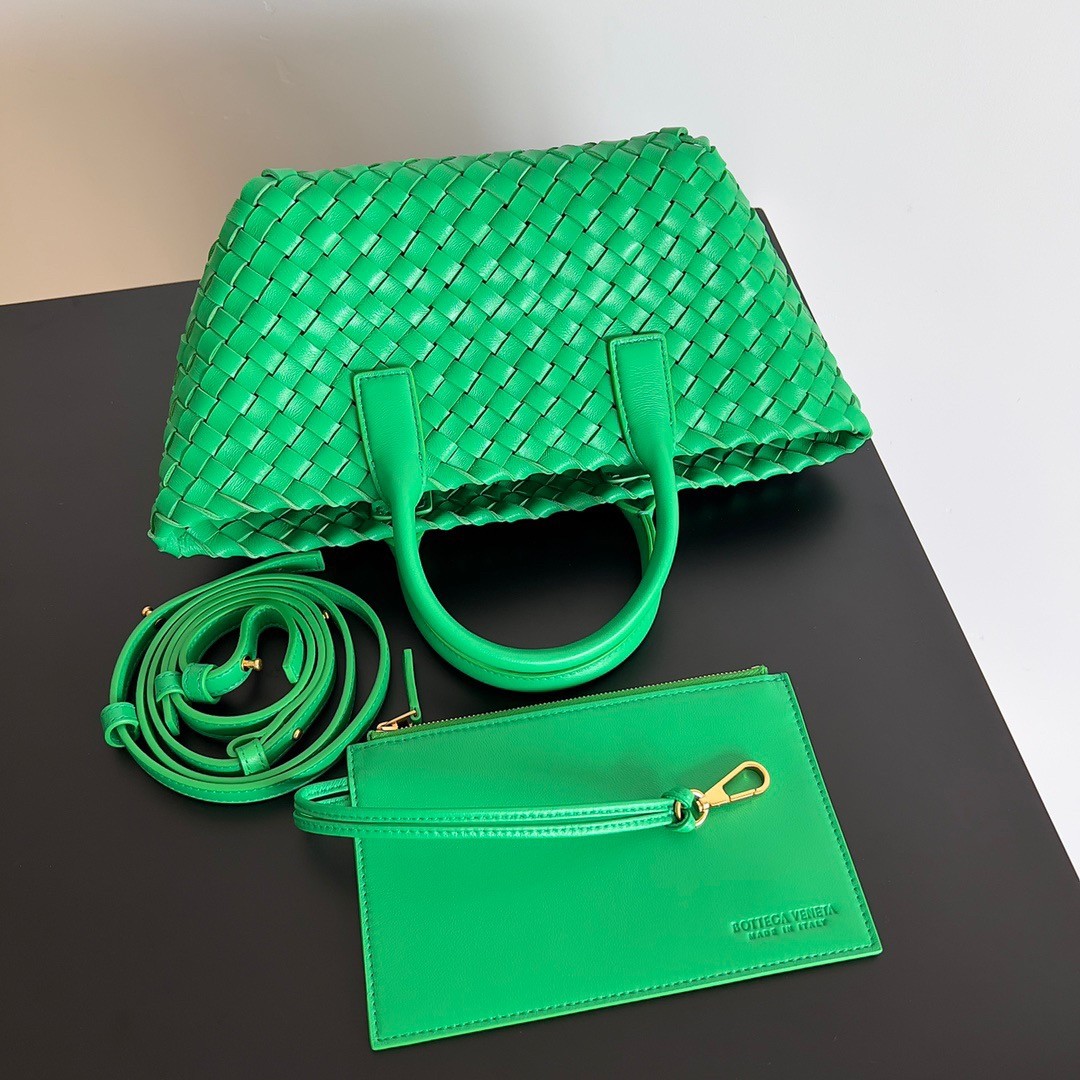 bo*te*ga Ve*ne*ta mini cabat bag in parakeet intrecciato lambskin