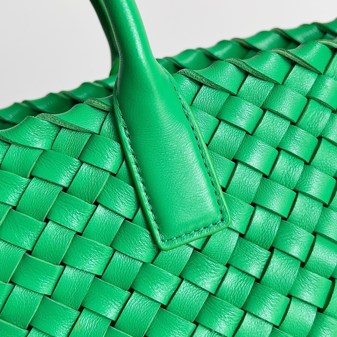 bo*te*ga Ve*ne*ta mini cabat bag in parakeet intrecciato lambskin