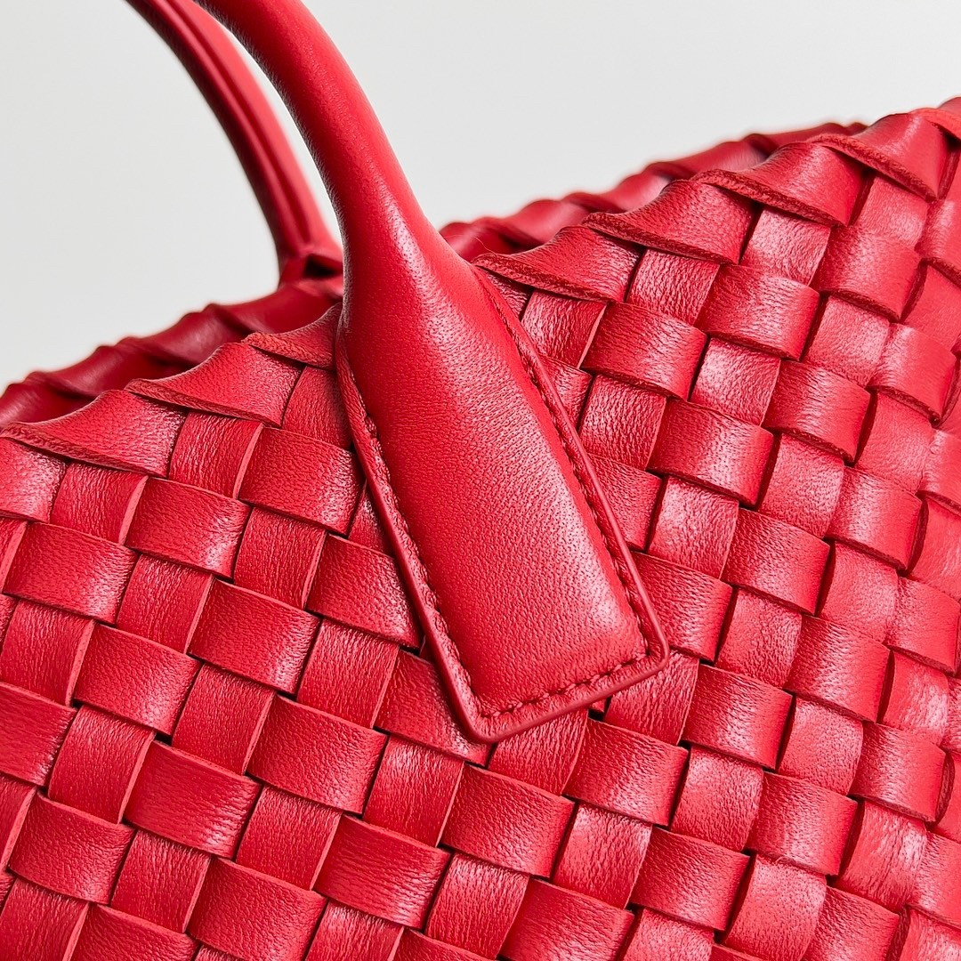 bo*te*ga Ve*ne*ta mini cabat bag in red intrecciato lambskin