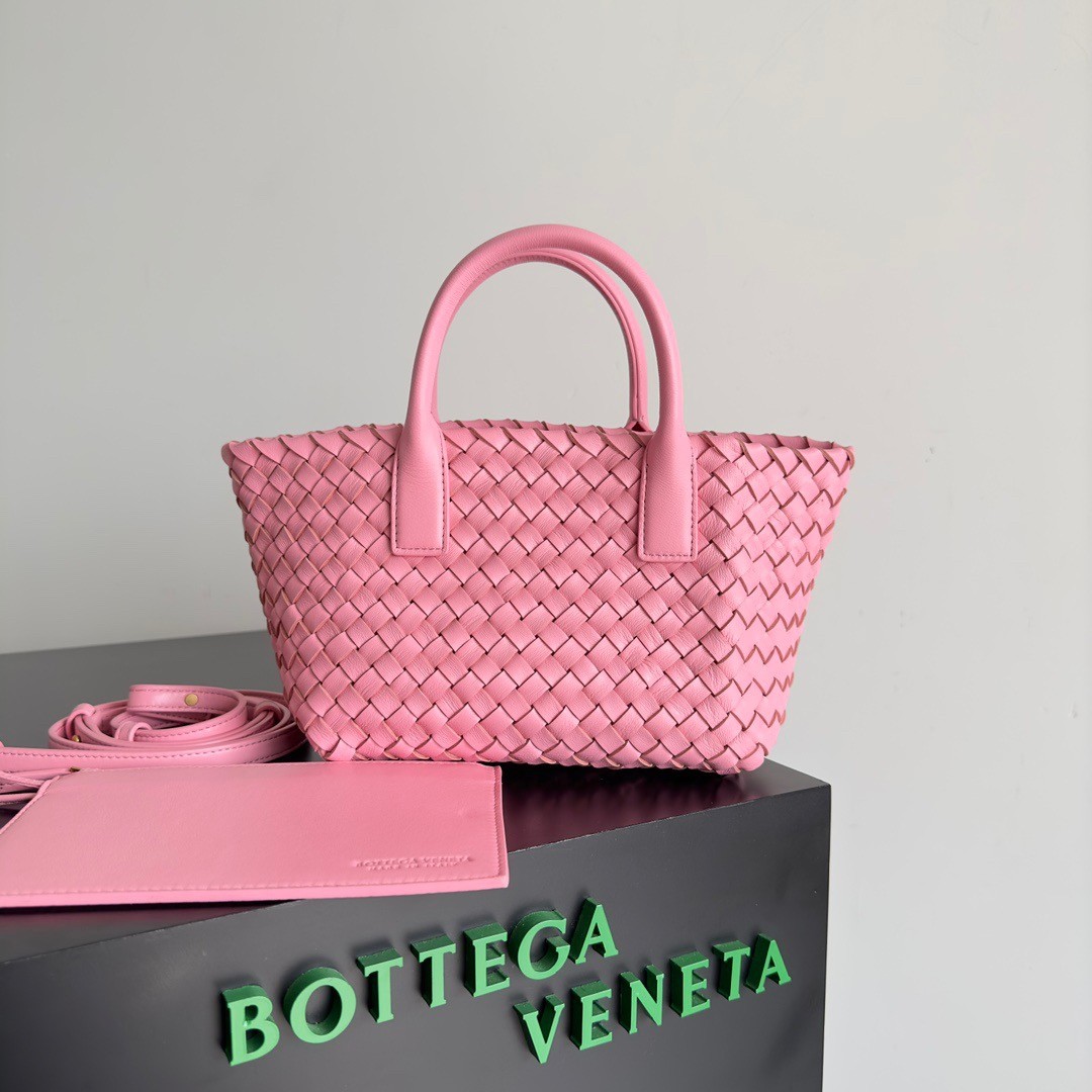bo*te*ga Ve*ne*ta mini cabat bag in ribbon intrecciato lambskin