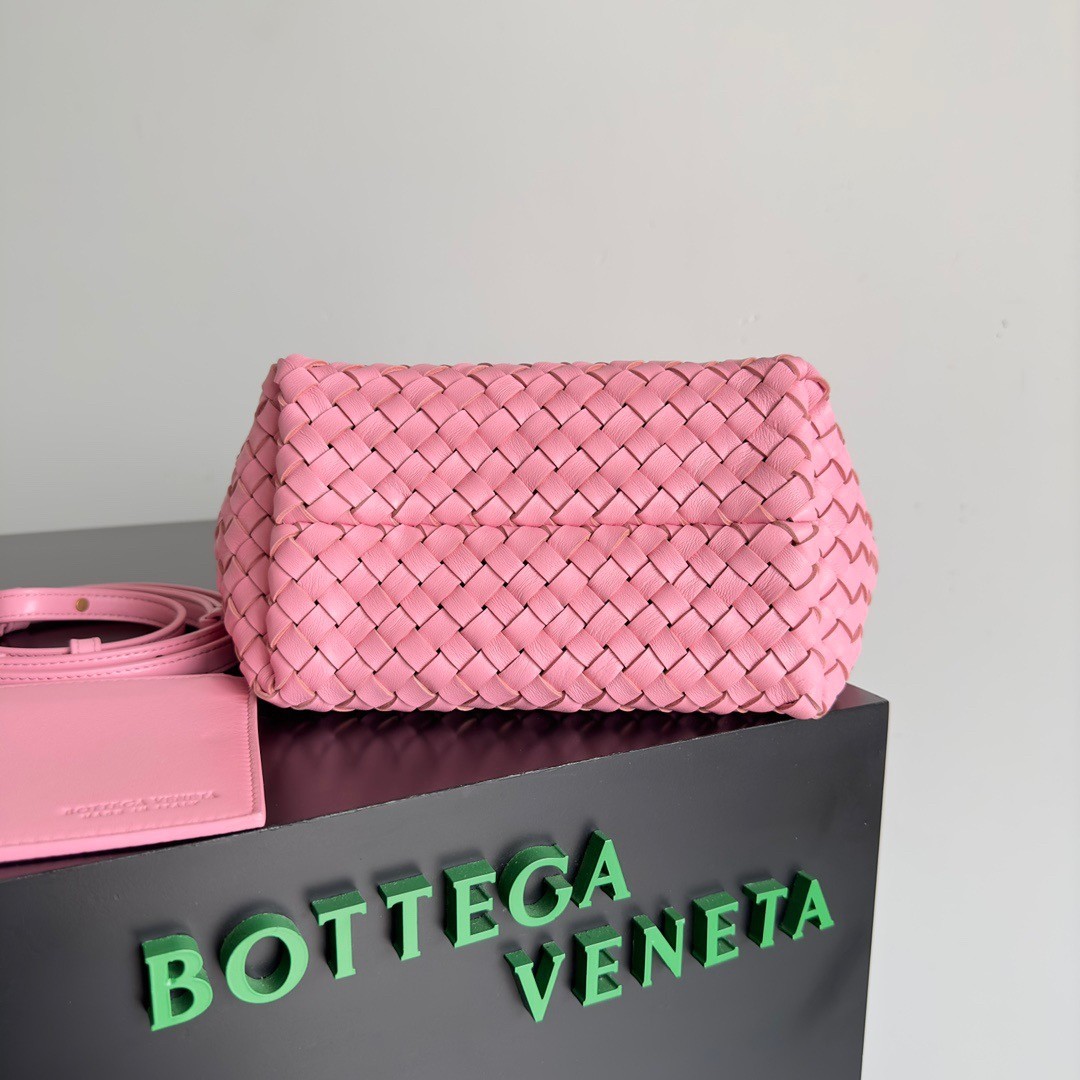 bo*te*ga Ve*ne*ta mini cabat bag in ribbon intrecciato lambskin