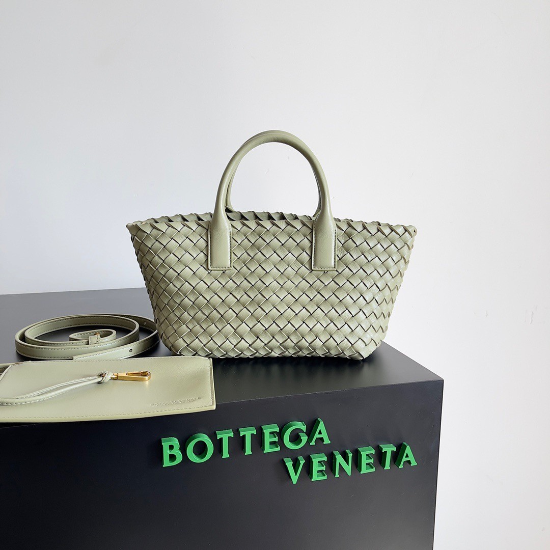 bo*te*ga Ve*ne*ta mini cabat bag in travertine intrecciato lambskin