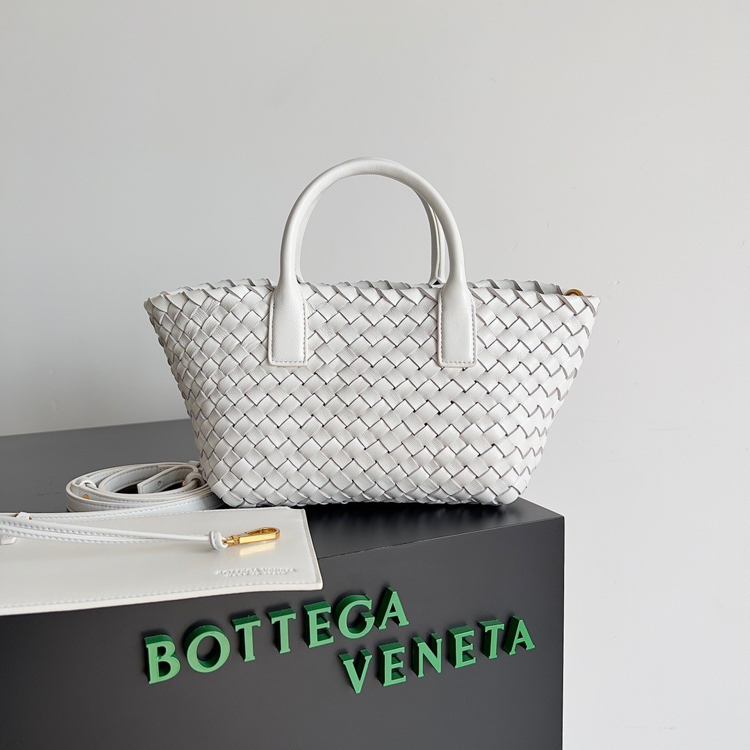 bo*te*ga Ve*ne*ta mini cabat bag in white intrecciato lambskin