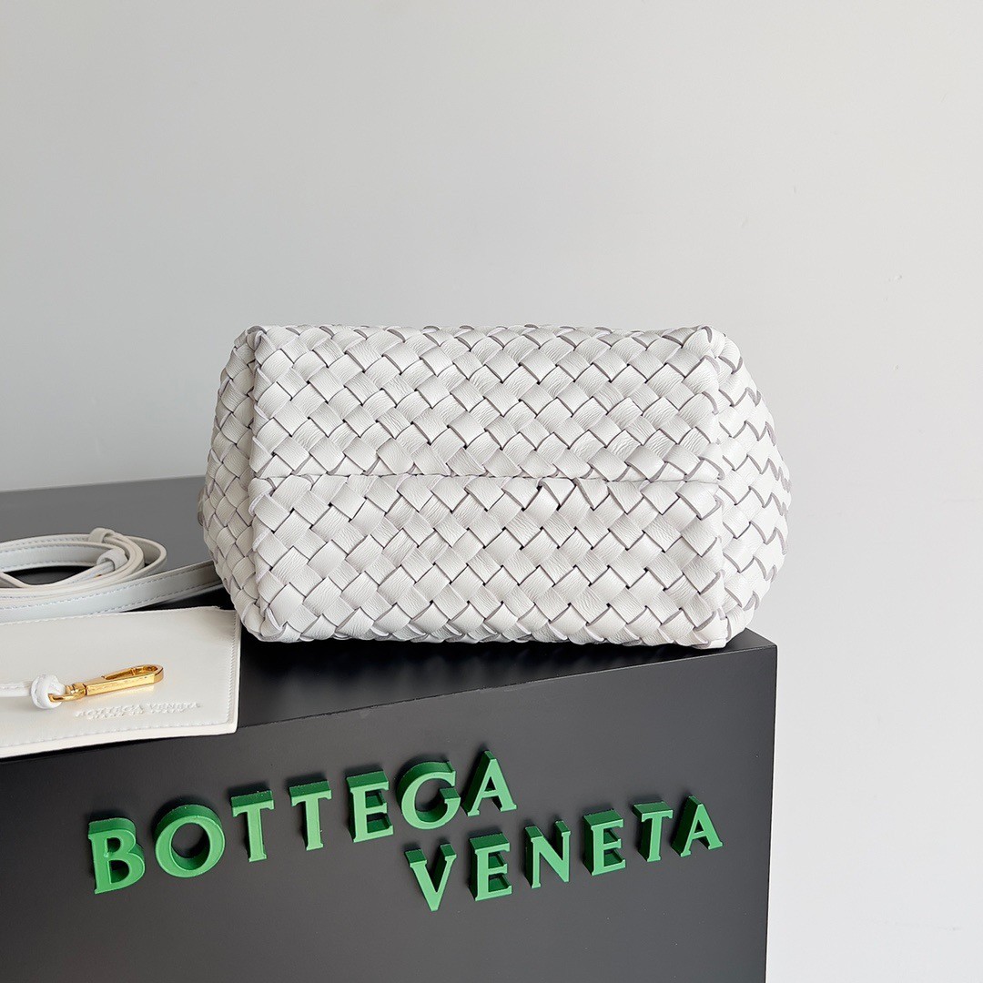 bo*te*ga Ve*ne*ta mini cabat bag in white intrecciato lambskin