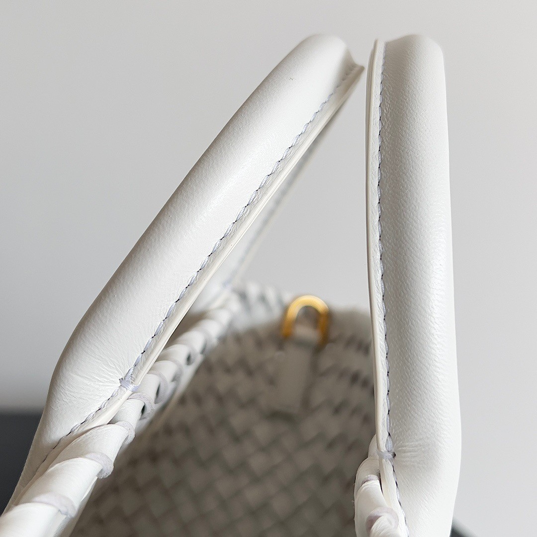 bo*te*ga Ve*ne*ta mini cabat bag in white intrecciato lambskin