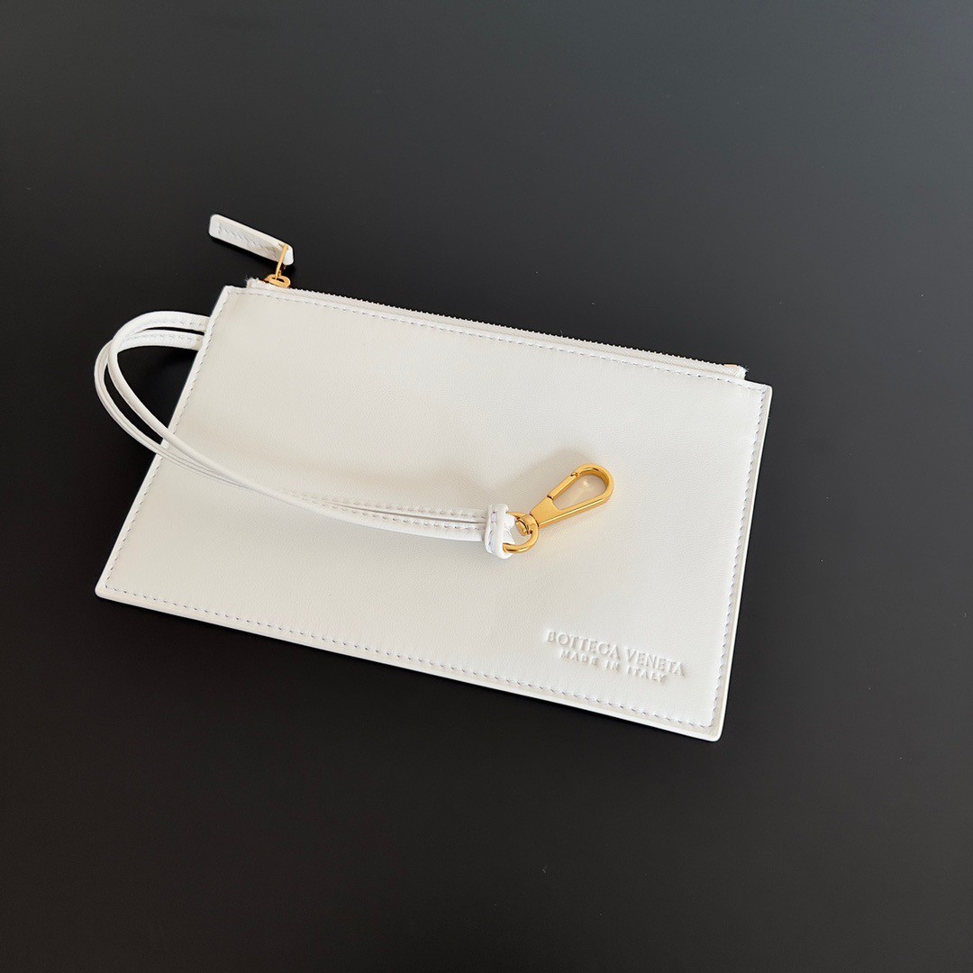 bo*te*ga Ve*ne*ta mini cabat bag in white intrecciato lambskin