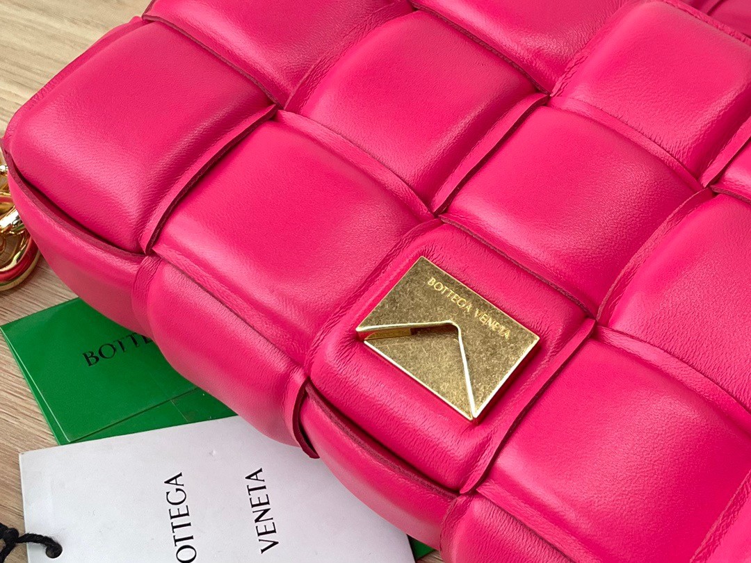 bo*te*ga Ve*ne*ta chain cassette bag in lollipop lambskin