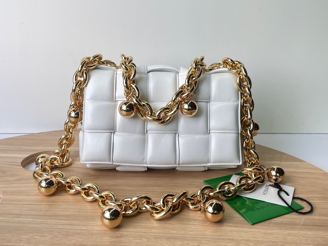 bo*te*ga Ve*ne*ta chain cassette bag in white lambskin