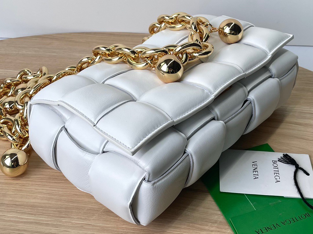 bo*te*ga Ve*ne*ta chain cassette bag in white lambskin