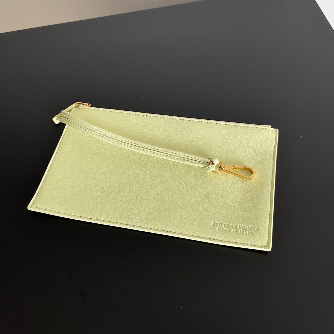 bo*te*ga Ve*ne*ta cabat medium bag in lemon intrecciato lambskin